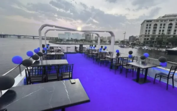 luxury-white-yacht-nye-dinner-cruise-dubai.webp Rawan White Yacht Dubai Canal New Year Eve NYE 2026 - Royal Dhow Cruise