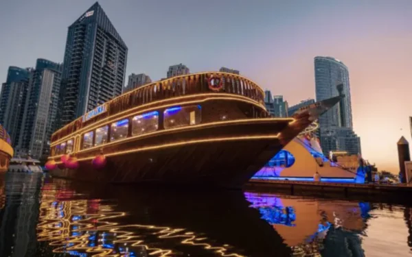 Five Star Wooden Cruise Marina Premium – Luxury Dubai Dhow Tour