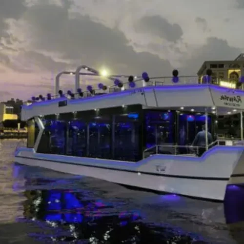 Premier White Yacht Luxury Dhow Cruise Award – Dubai’s Premier Dinner Cruise